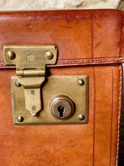 LUGGAGE A TOP QUALITY LEATHER SUITCASE - ADDITIONAL PHOTO 12
