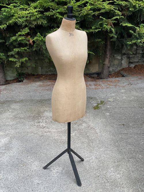 TAILOR'S DUMMY OR MANNEQUIN - ADDITIONAL PHOTO 2