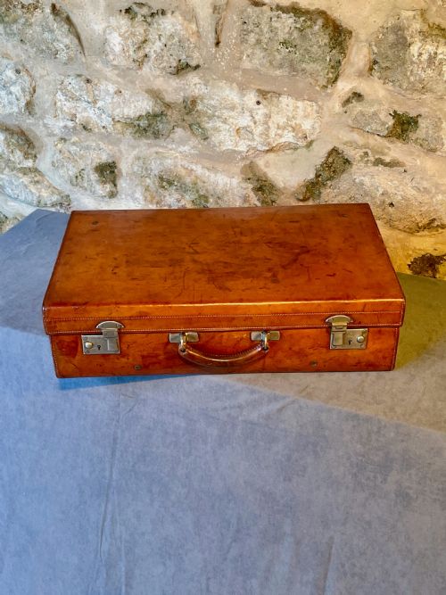 LEATHER LUGGAGE A SUPERB C20TH SUITCASE - ADDITIONAL PHOTO 1