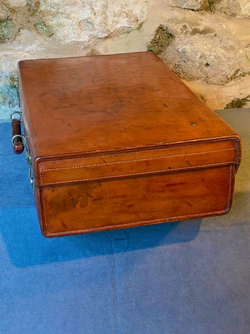 LEATHER LUGGAGE A SUPERB C20TH SUITCASE - ADDITIONAL PHOTO 8