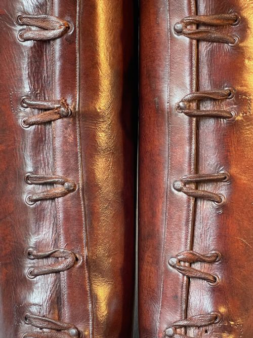 MAGNIFICENT PAIR OF LEATHER RIDING BOOTS - ADDITIONAL PHOTO 9