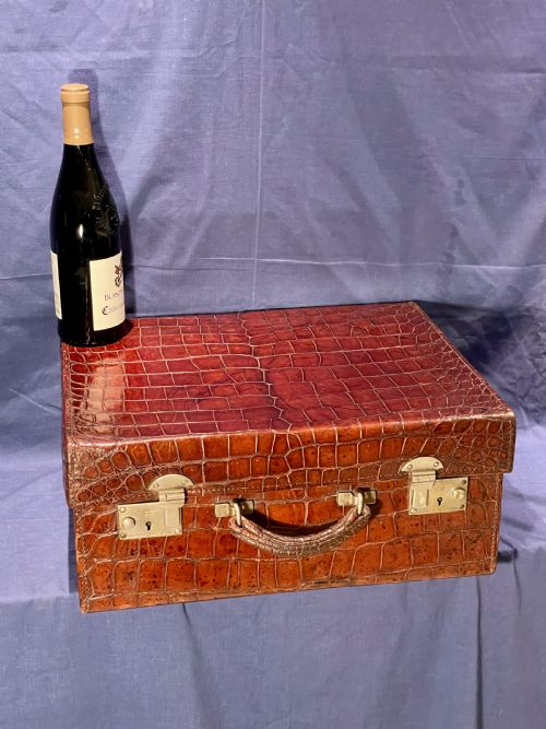 FINE LEATHER SUITCASE - ADDITIONAL PHOTO 2