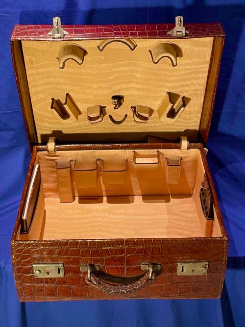 FINE LEATHER SUITCASE - ADDITIONAL PHOTO 16