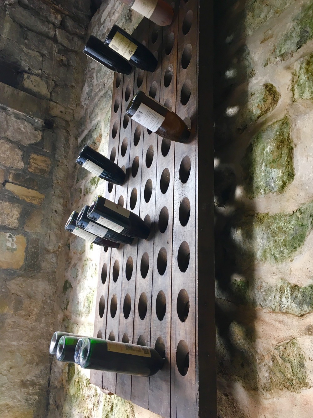Wall-mounted wine rack View XII