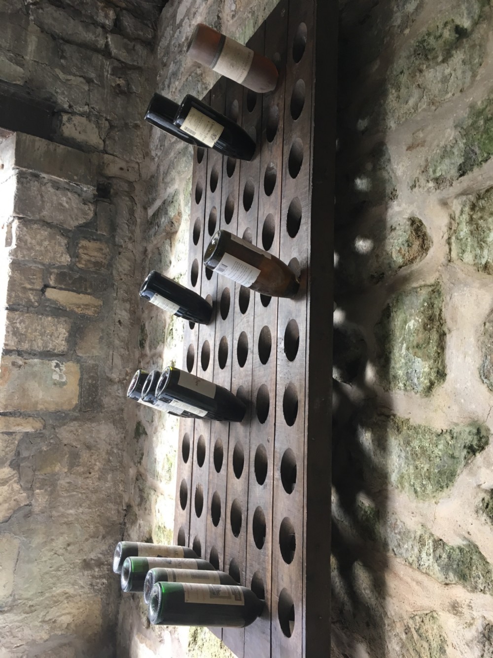 Wall-mounted wine rack View XIII