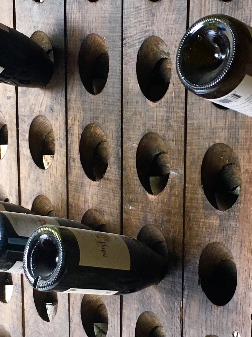 Wall-mounted wine rack View XIV