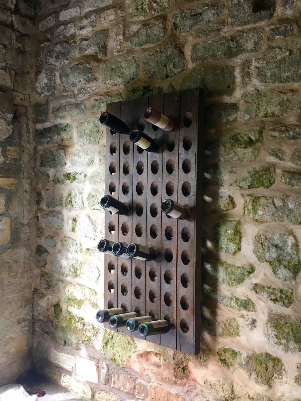 Wall-mounted wine rack View XVII