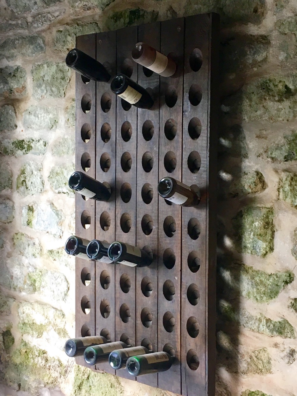 Wall-mounted wine rack View XVIII