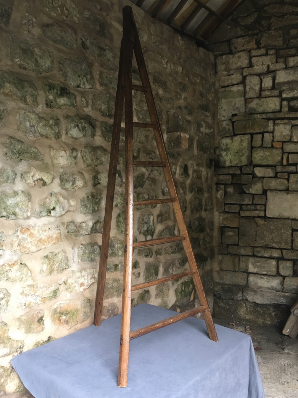 Fruit picker's ladder — towel rail View III