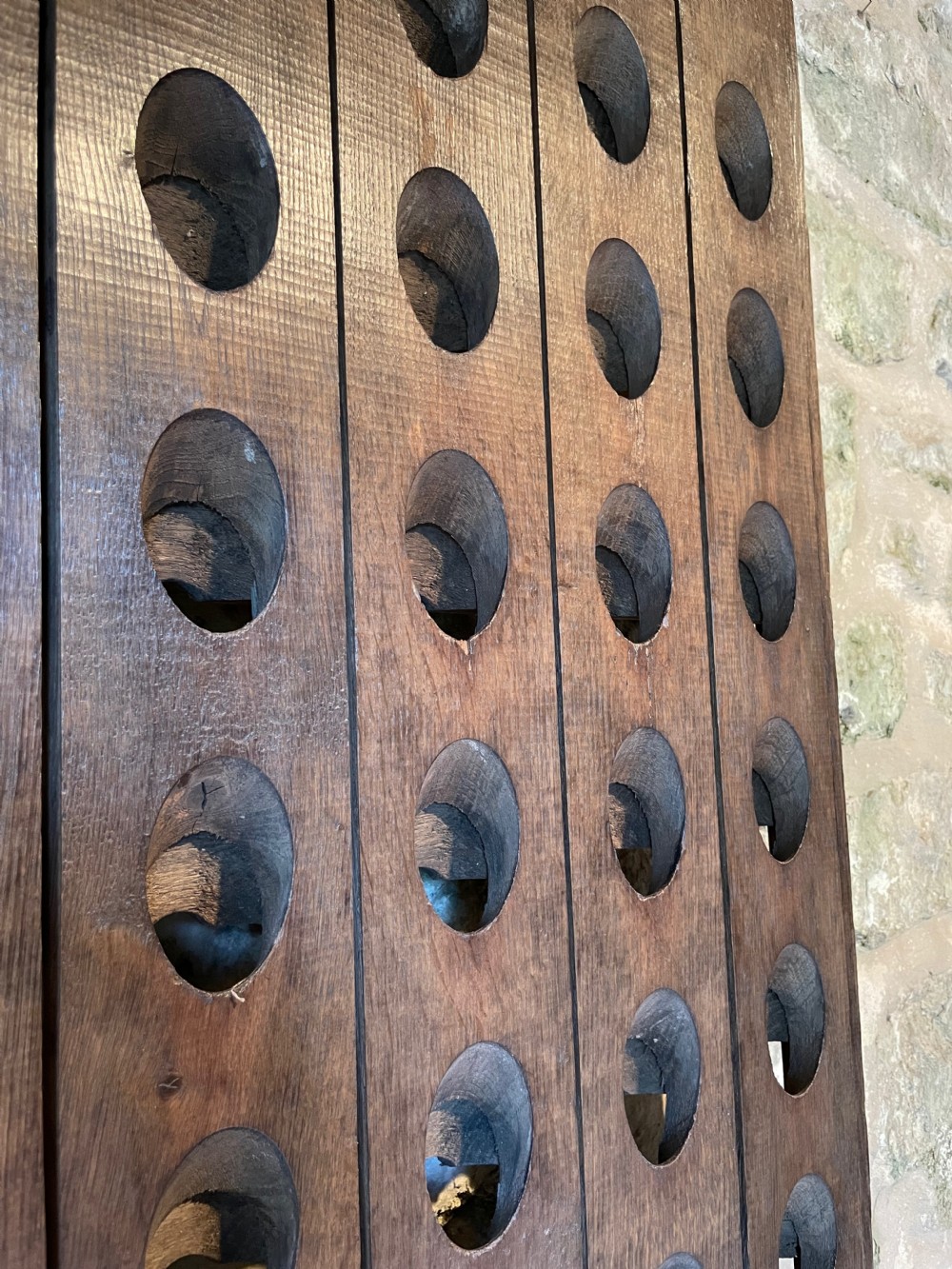 Wall-mounted wine rack View IX