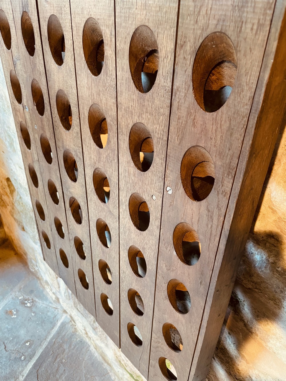 Wall-mounted wine rack View XI