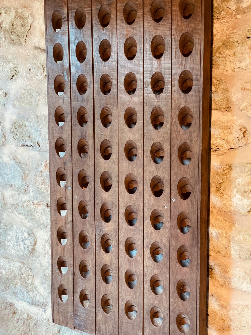 Wall-mounted wine rack View XIII