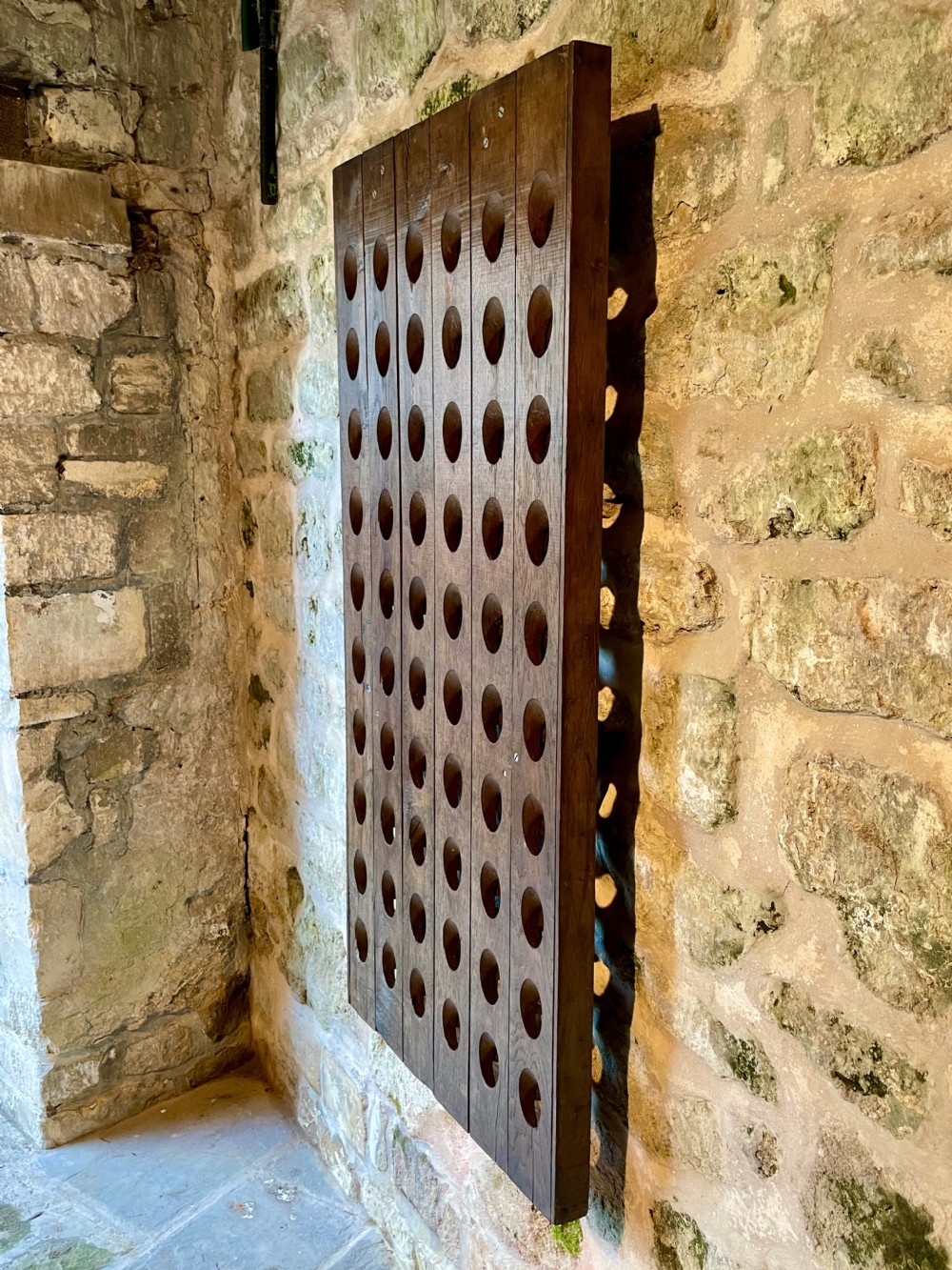 Wall-mounted wine rack View XV
