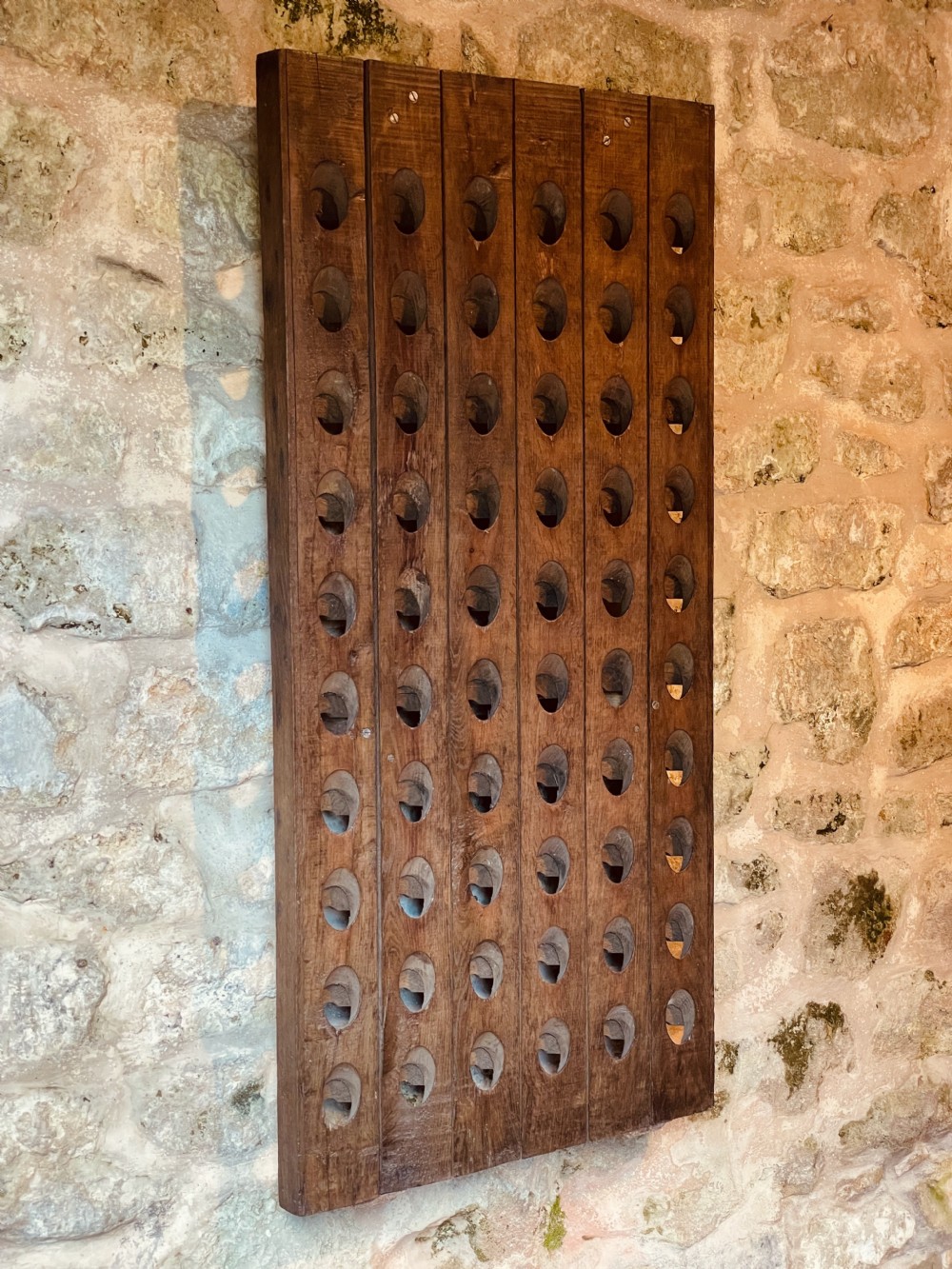Wall-mounted wine rack View XVII