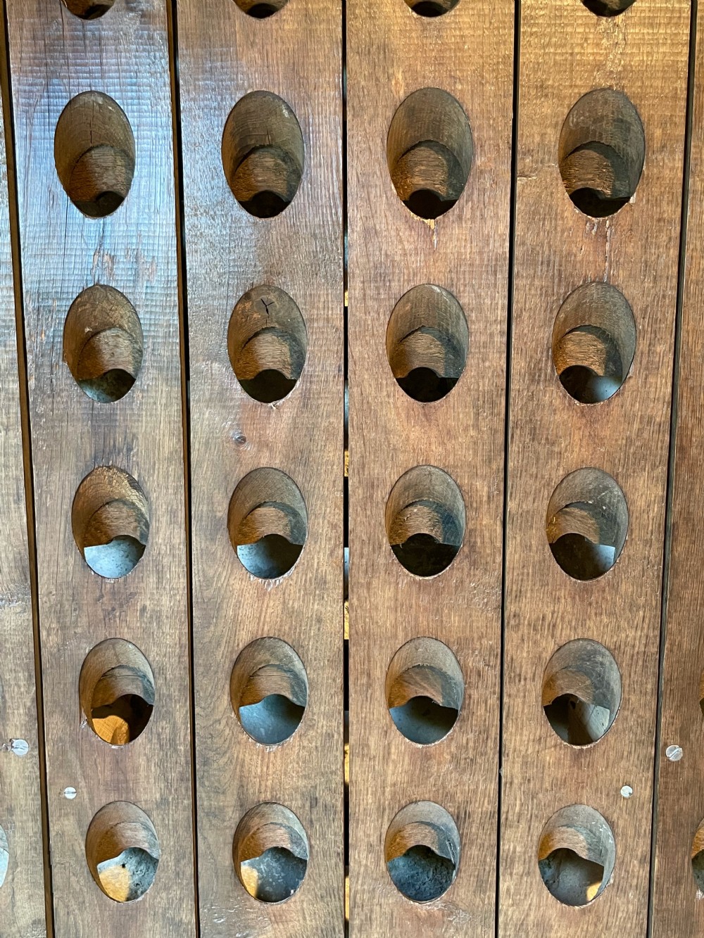 Wall-mounted wine rack View XVIII