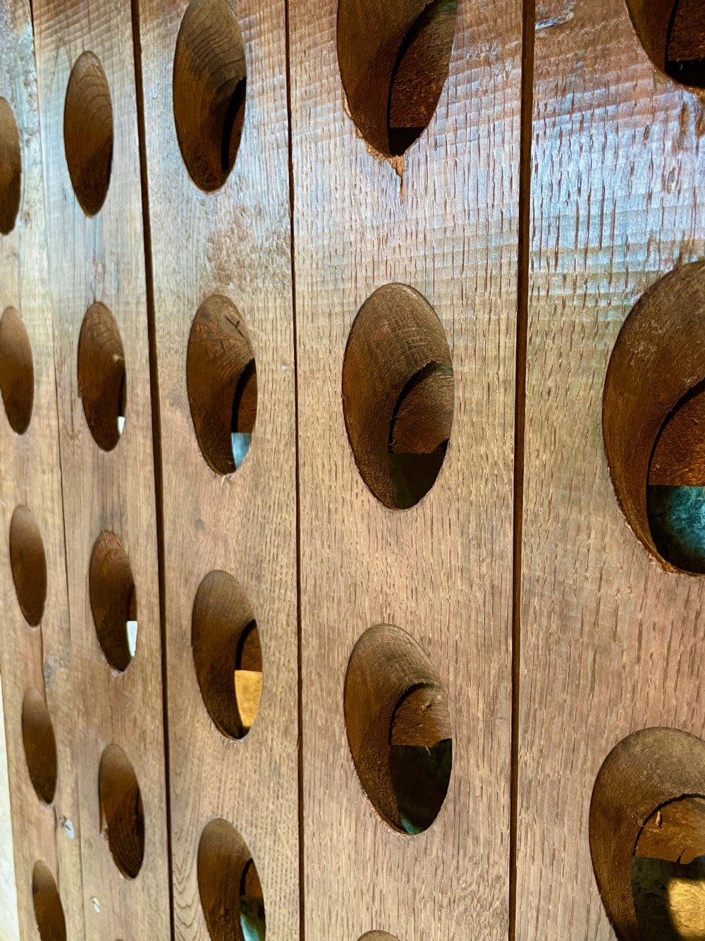 Wall-mounted wine rack View XIX