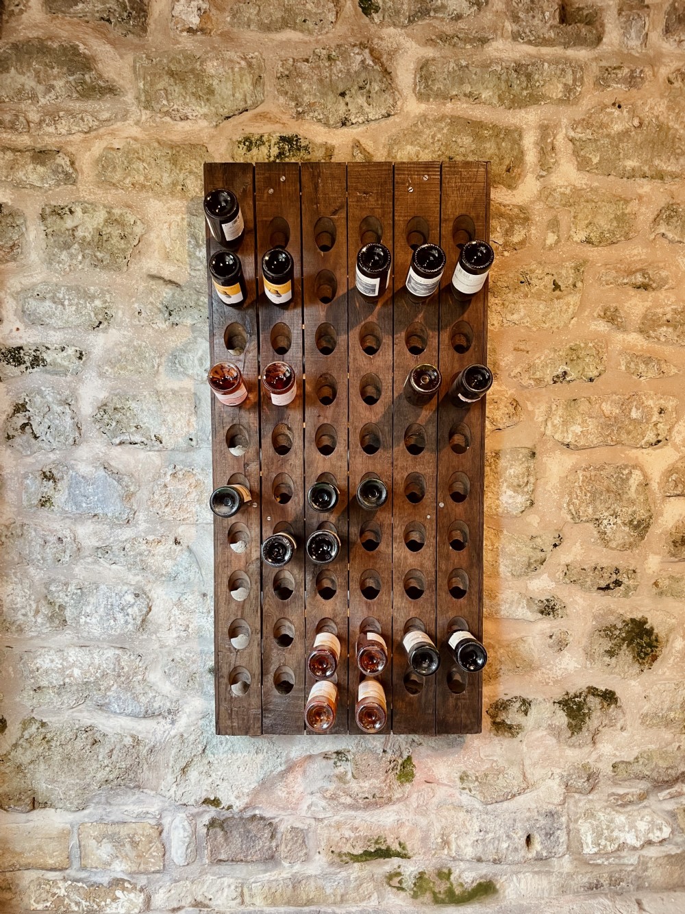 Wall-mounted wine rack View XX