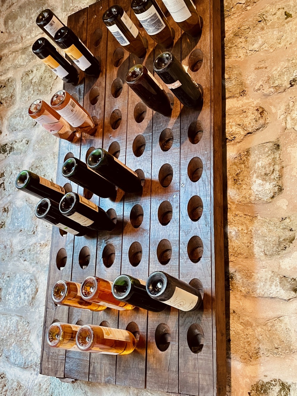 Wall-mounted wine rack View XXIII