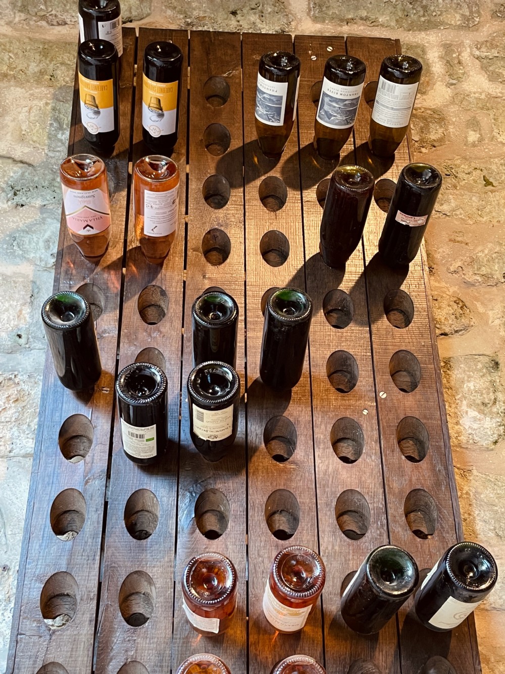 Wall-mounted wine rack View XXIV