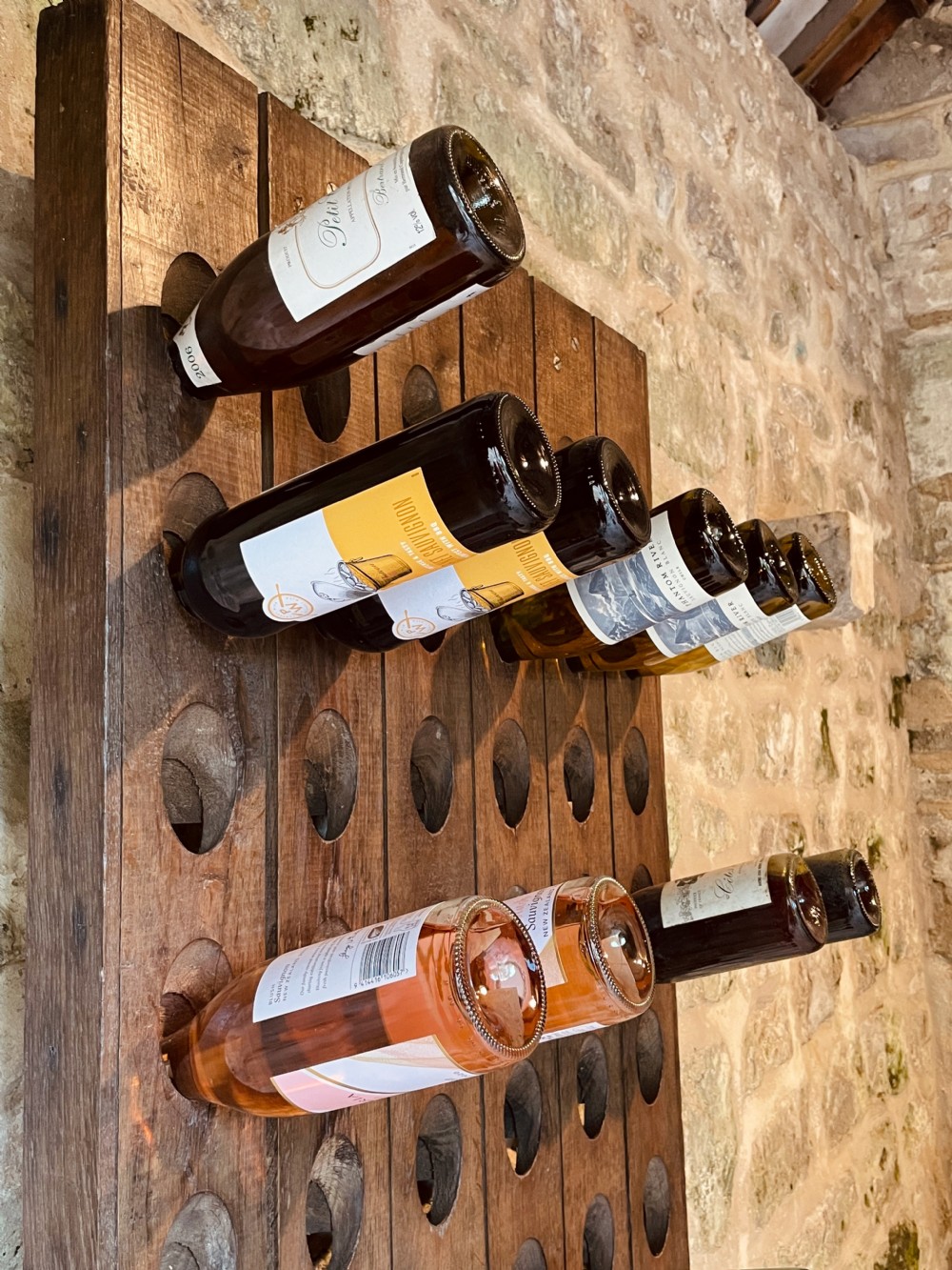Wall-mounted wine rack View XXVIII
