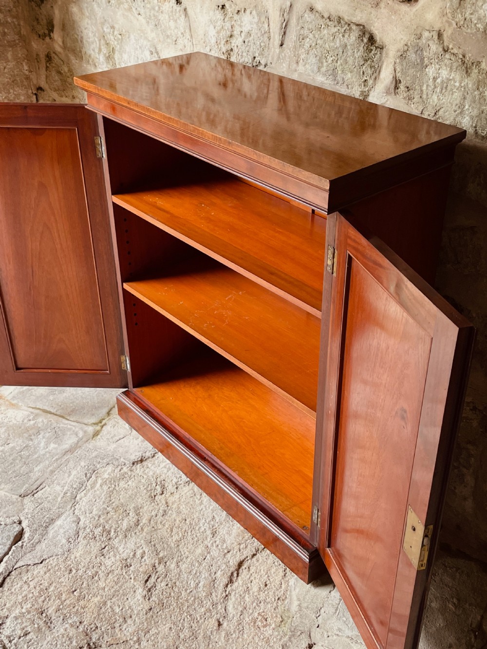 Fine two-door cupboard/bookcase View XIV