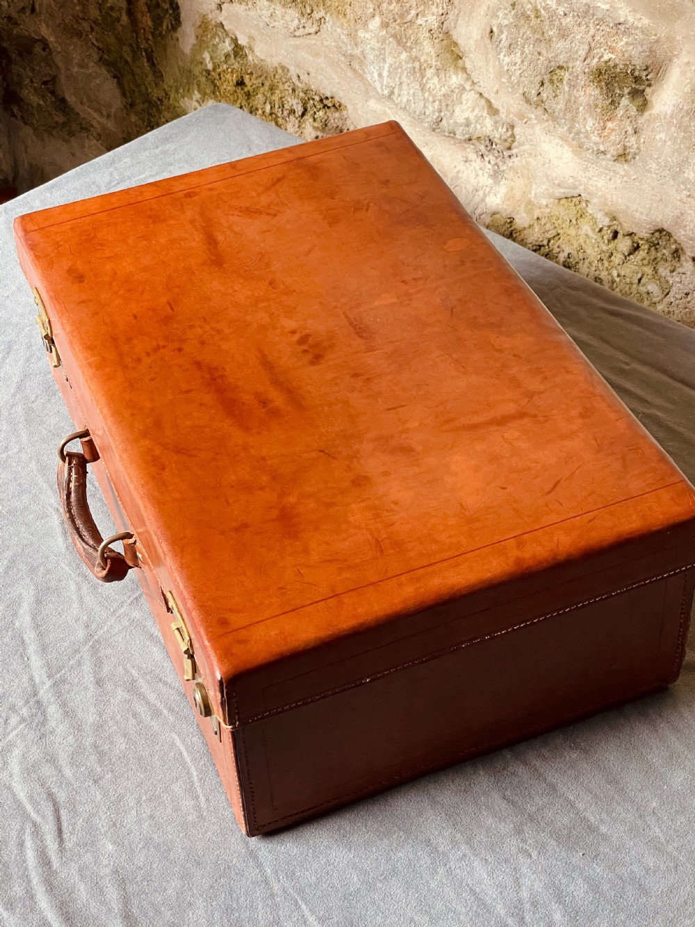 Luggage: a top quality leather suitcase View VI