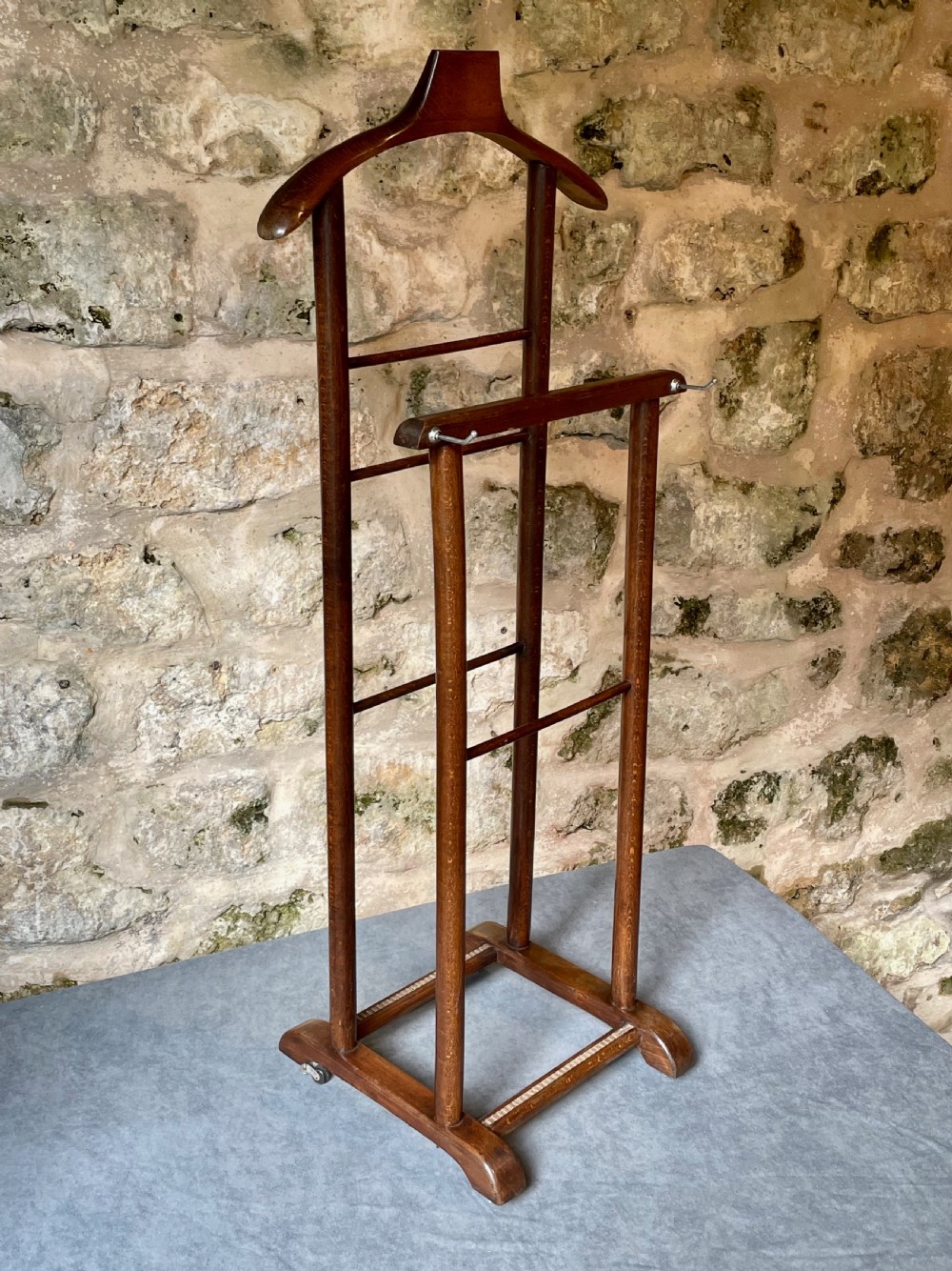 Clothes stand valet rail View II