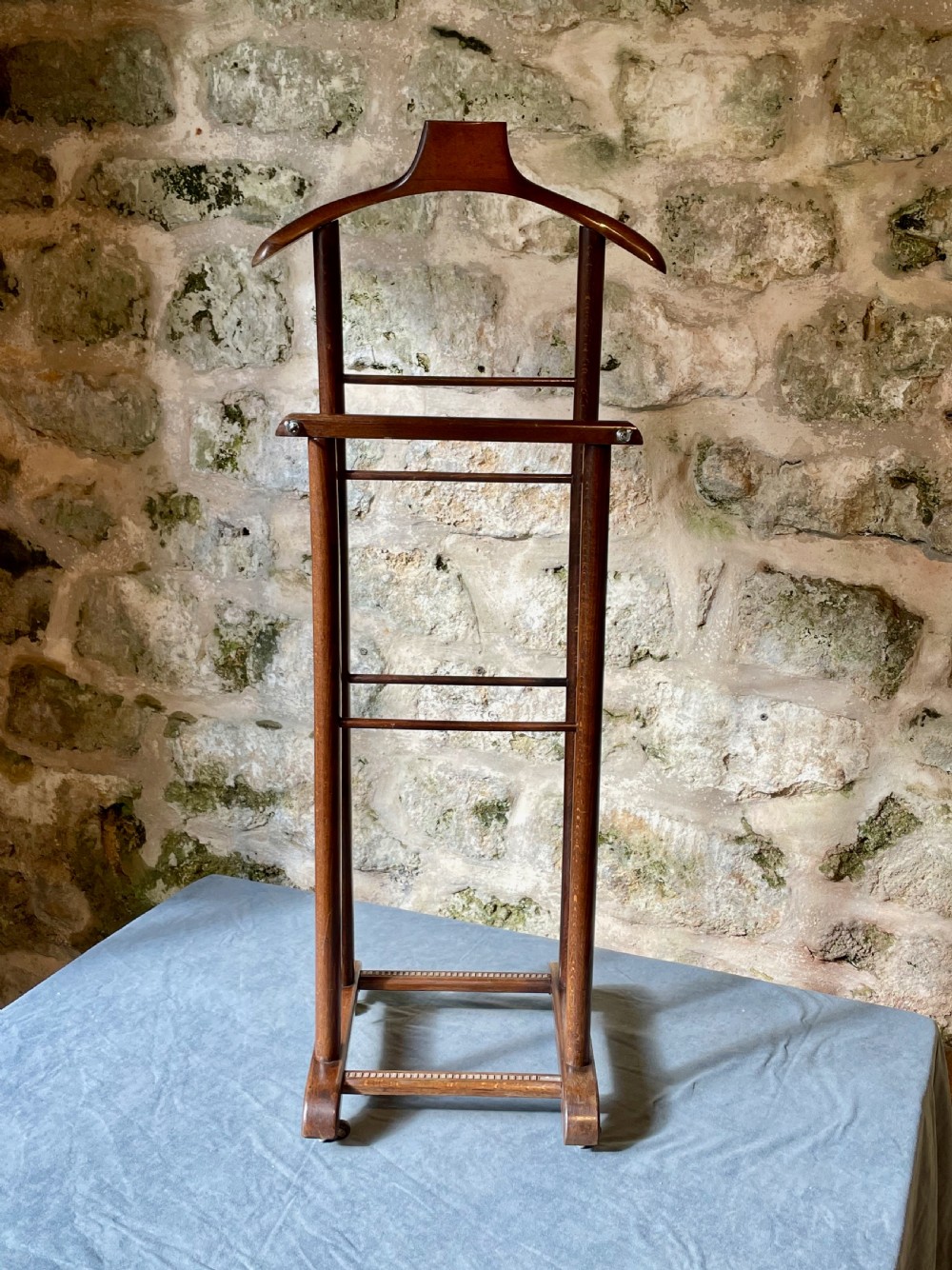 Clothes stand valet rail View III