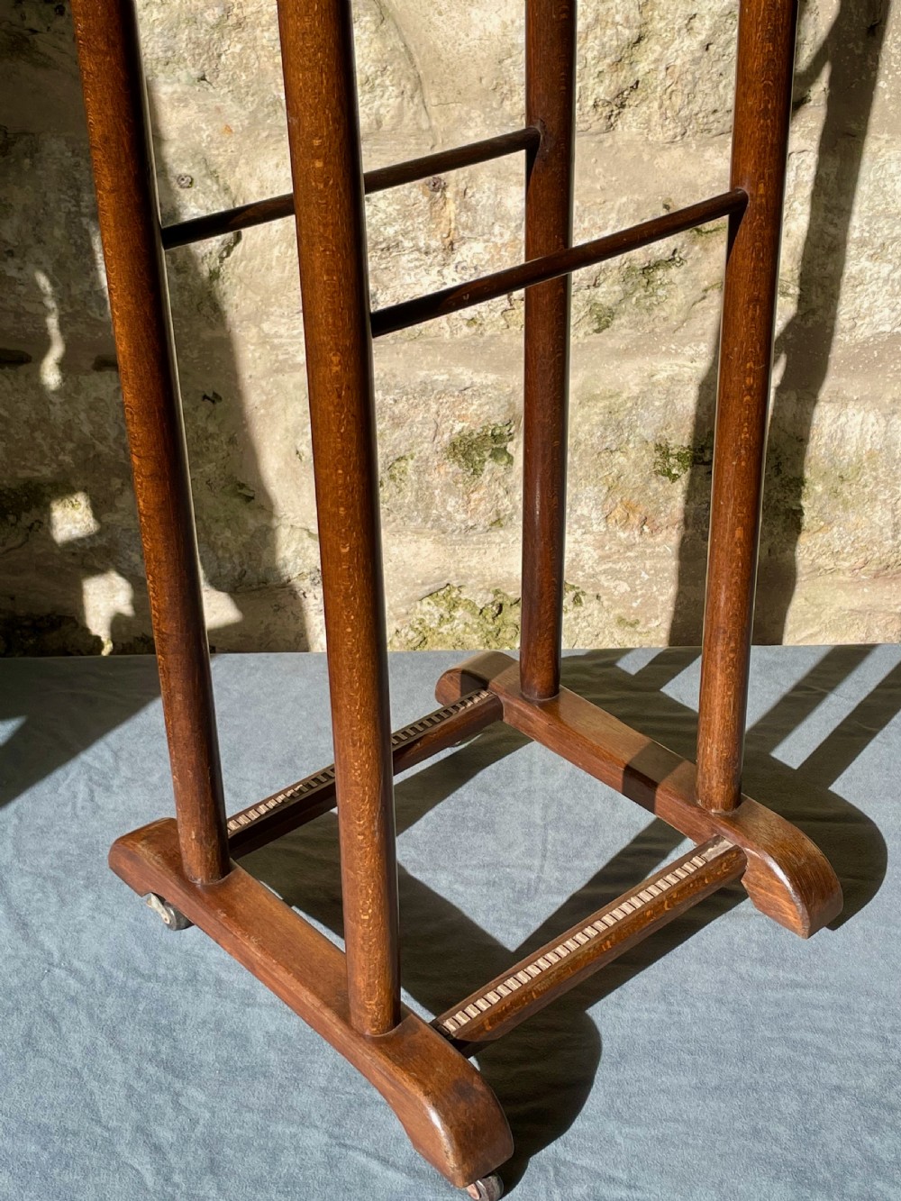 Clothes stand valet rail View XVI