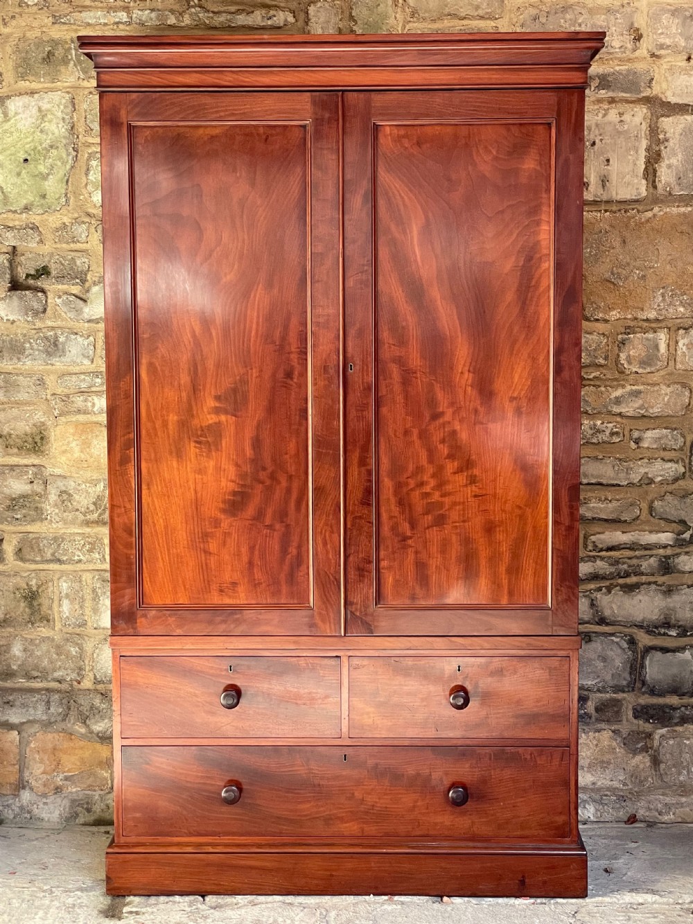 Top quality two-door wardrobe