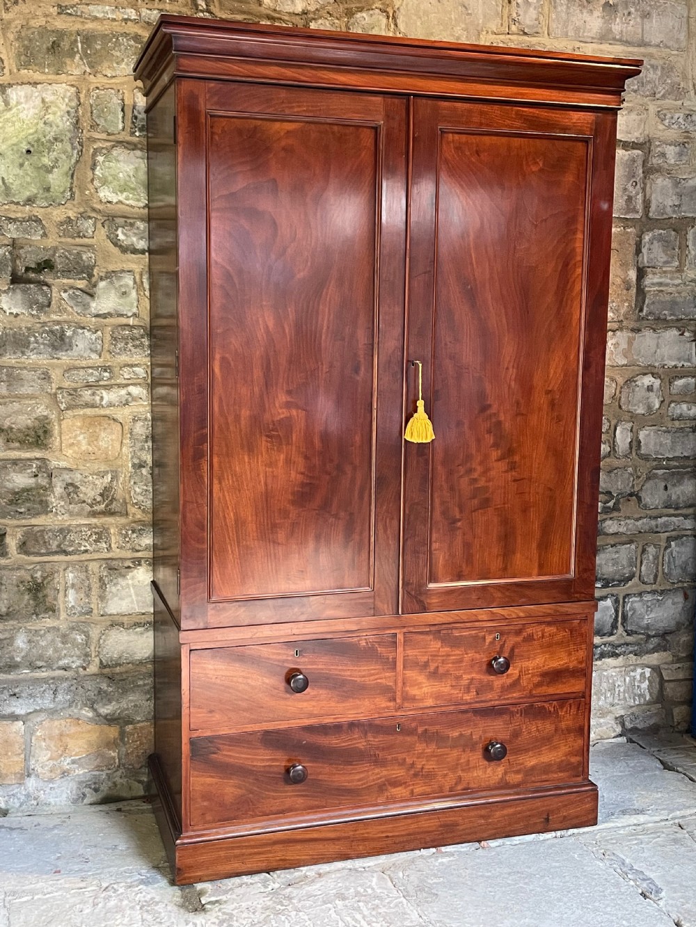 Top quality two-door wardrobe View III