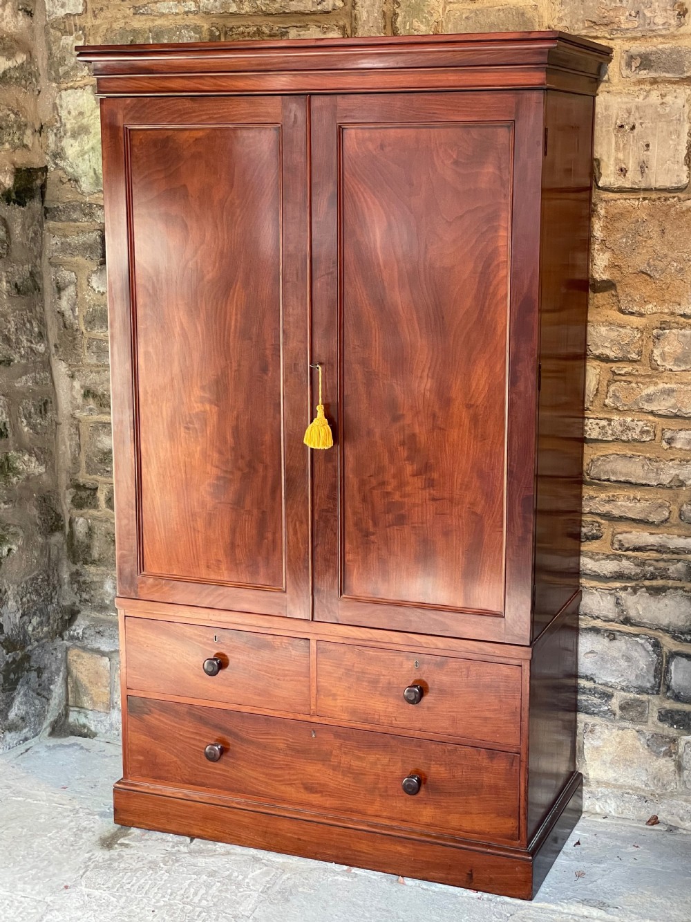 Top quality two-door wardrobe View V