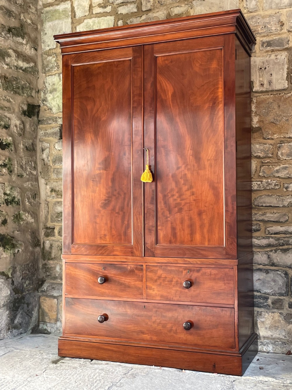 Top quality two-door wardrobe View VI