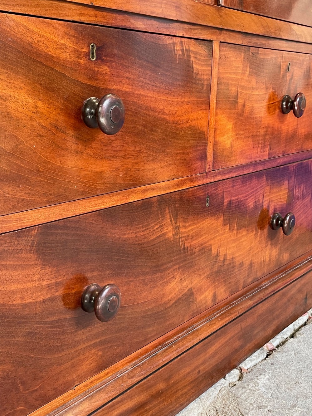 Top quality two-door wardrobe View IX