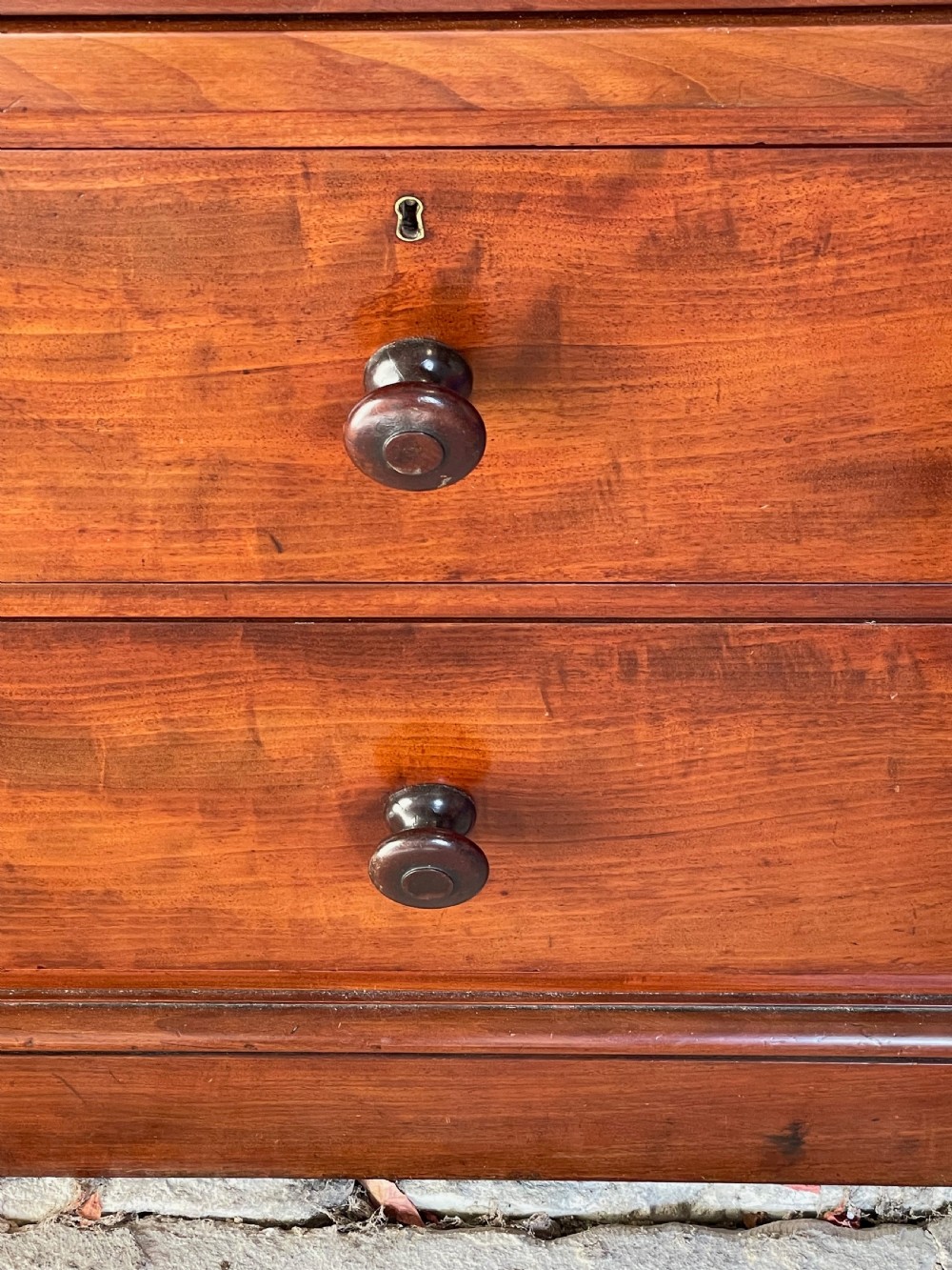 Top quality two-door wardrobe View XII