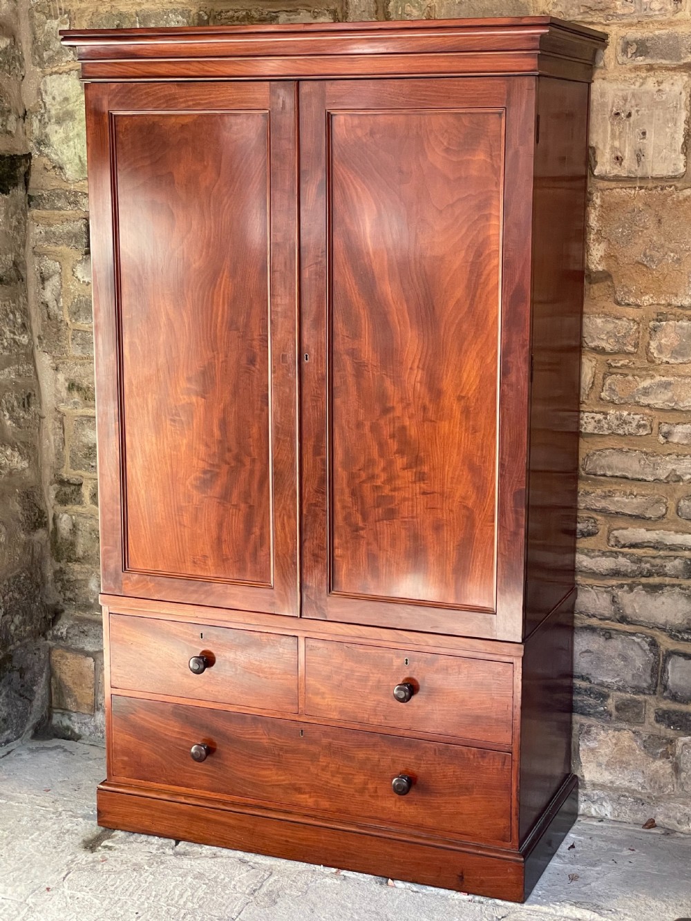 Top quality two-door wardrobe View XVIII
