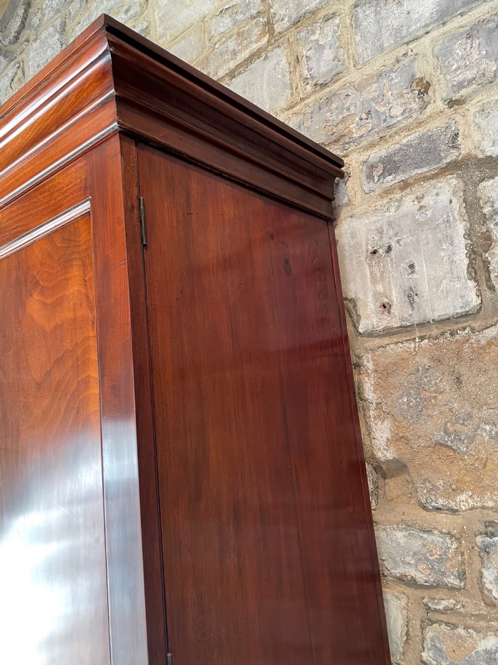Top quality two-door wardrobe View XIX