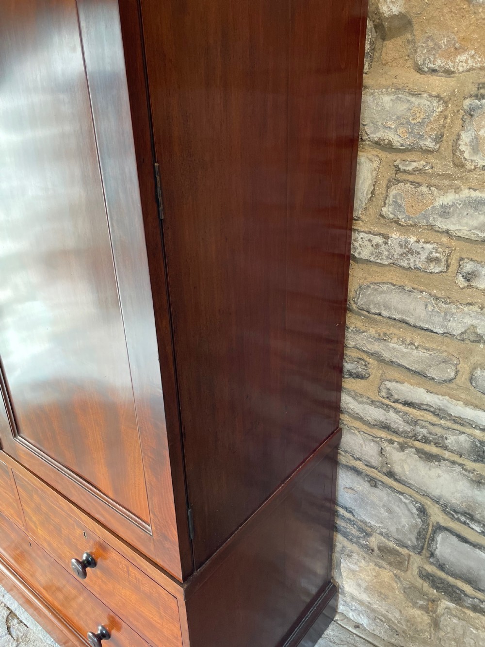 Top quality two-door wardrobe View XX