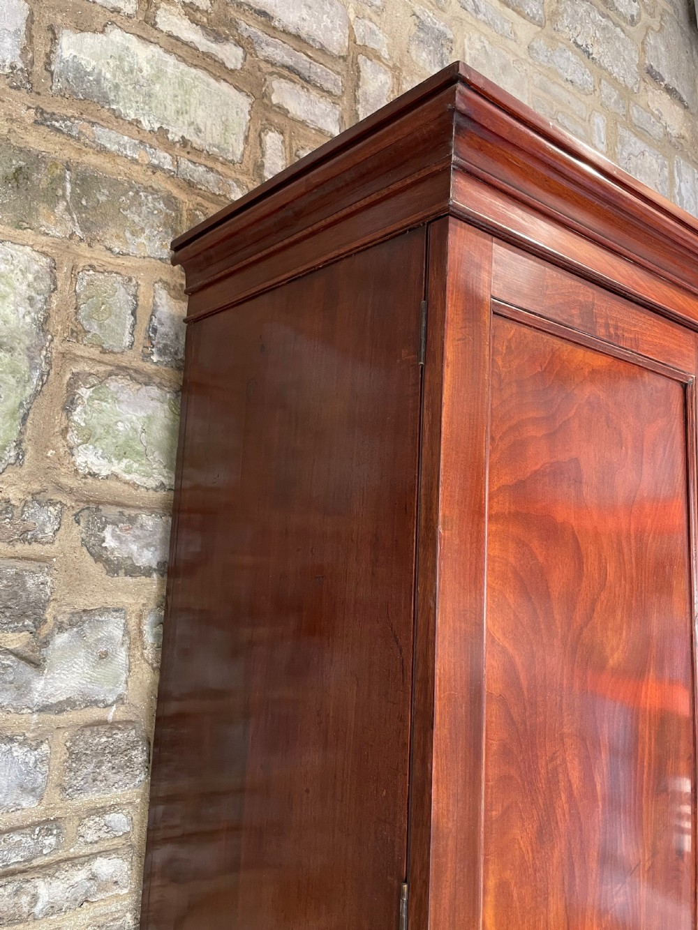 Top quality two-door wardrobe View XXI
