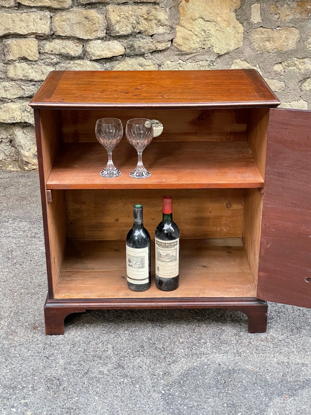 A Georgian mahogany chest featuring four drawer fronts with turned wooden handles and bracket feet. View X