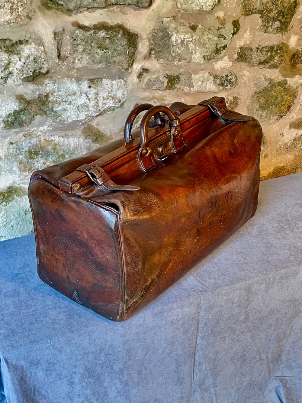 Leather luggage: a large Gladstone bag View II