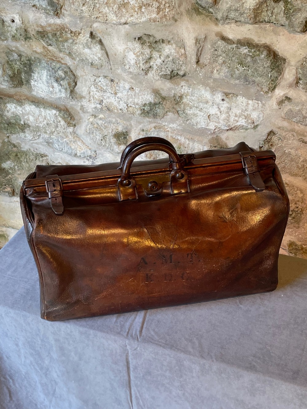 Leather luggage: a large Gladstone bag View IV