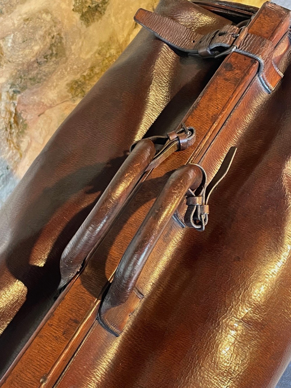 Leather luggage: a large Gladstone bag View VII