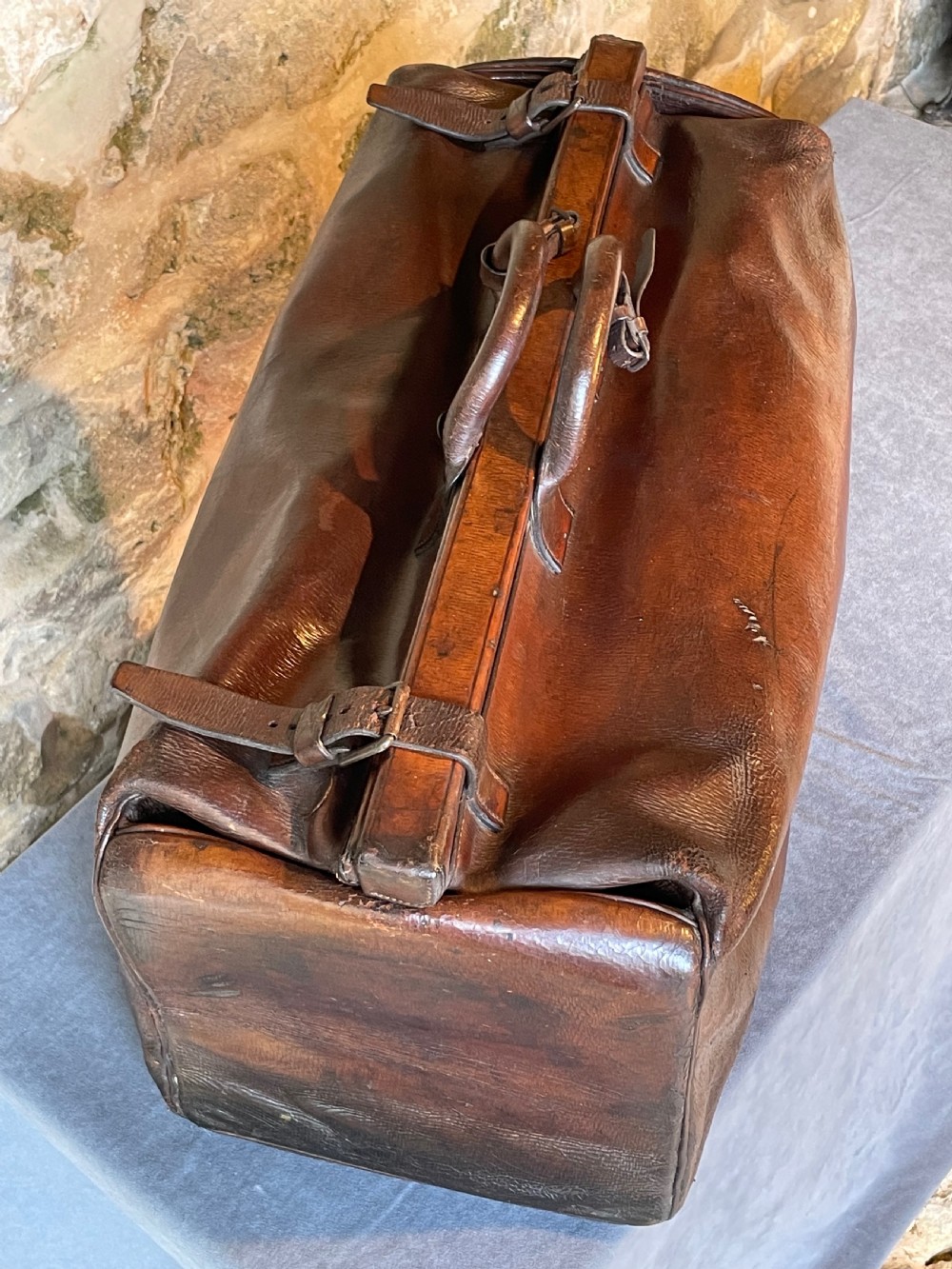 Leather luggage: a large Gladstone bag View VIII