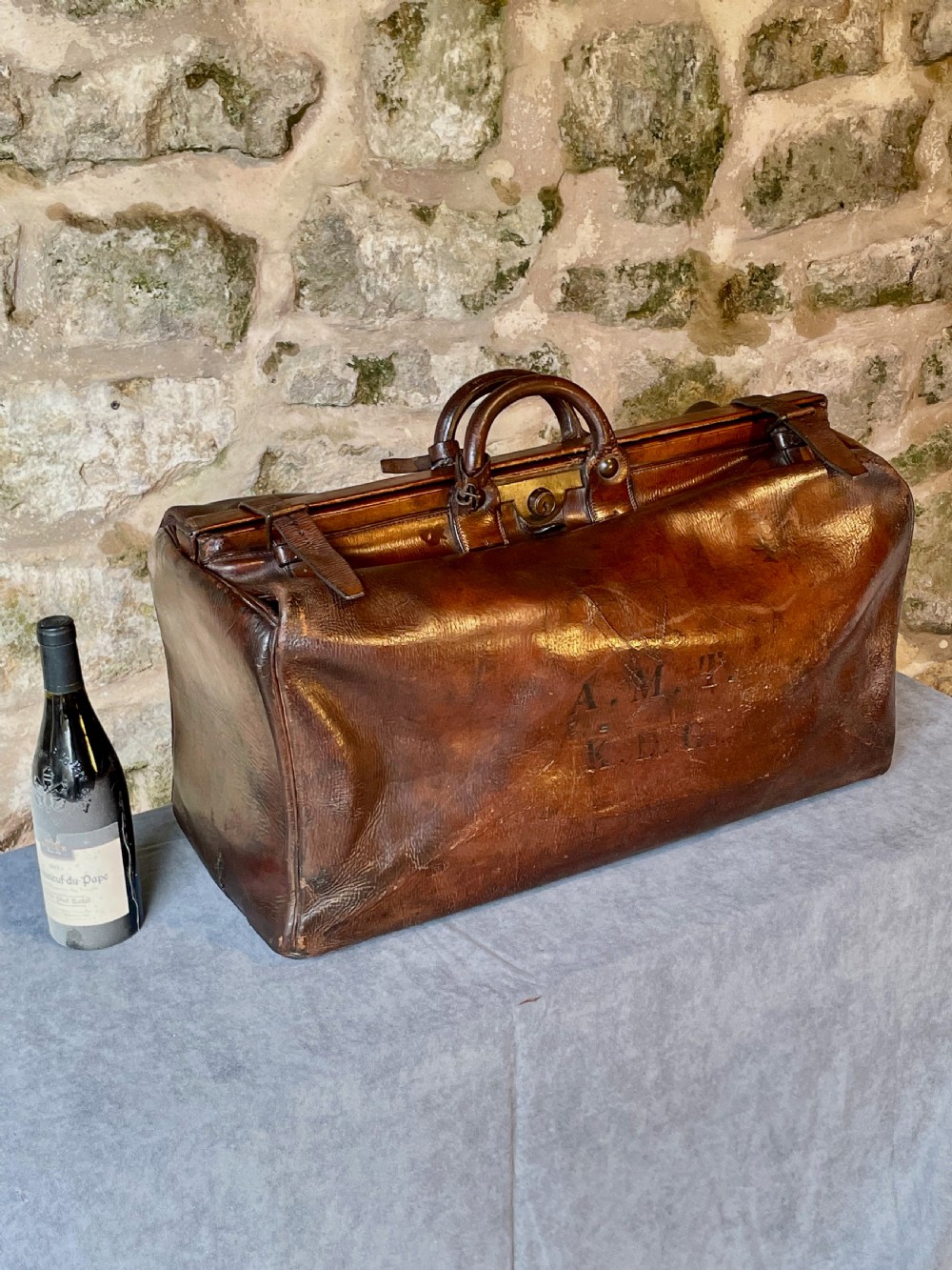 Leather luggage: a large Gladstone bag View XIV