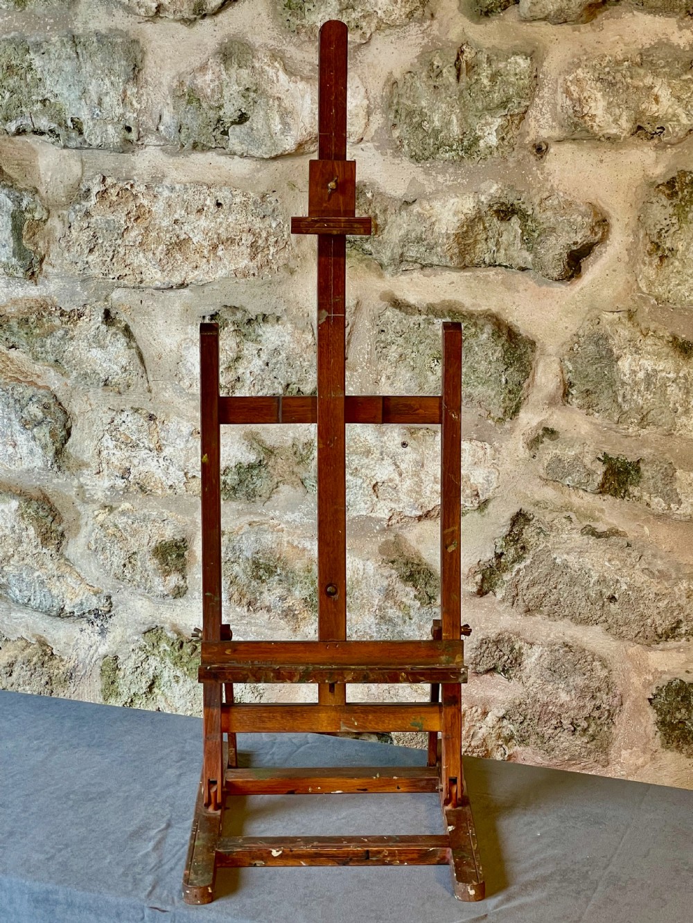 An early twentieth-century wooden tabletop artist easel with an adjustable central mast and wing nut fixings. View IV