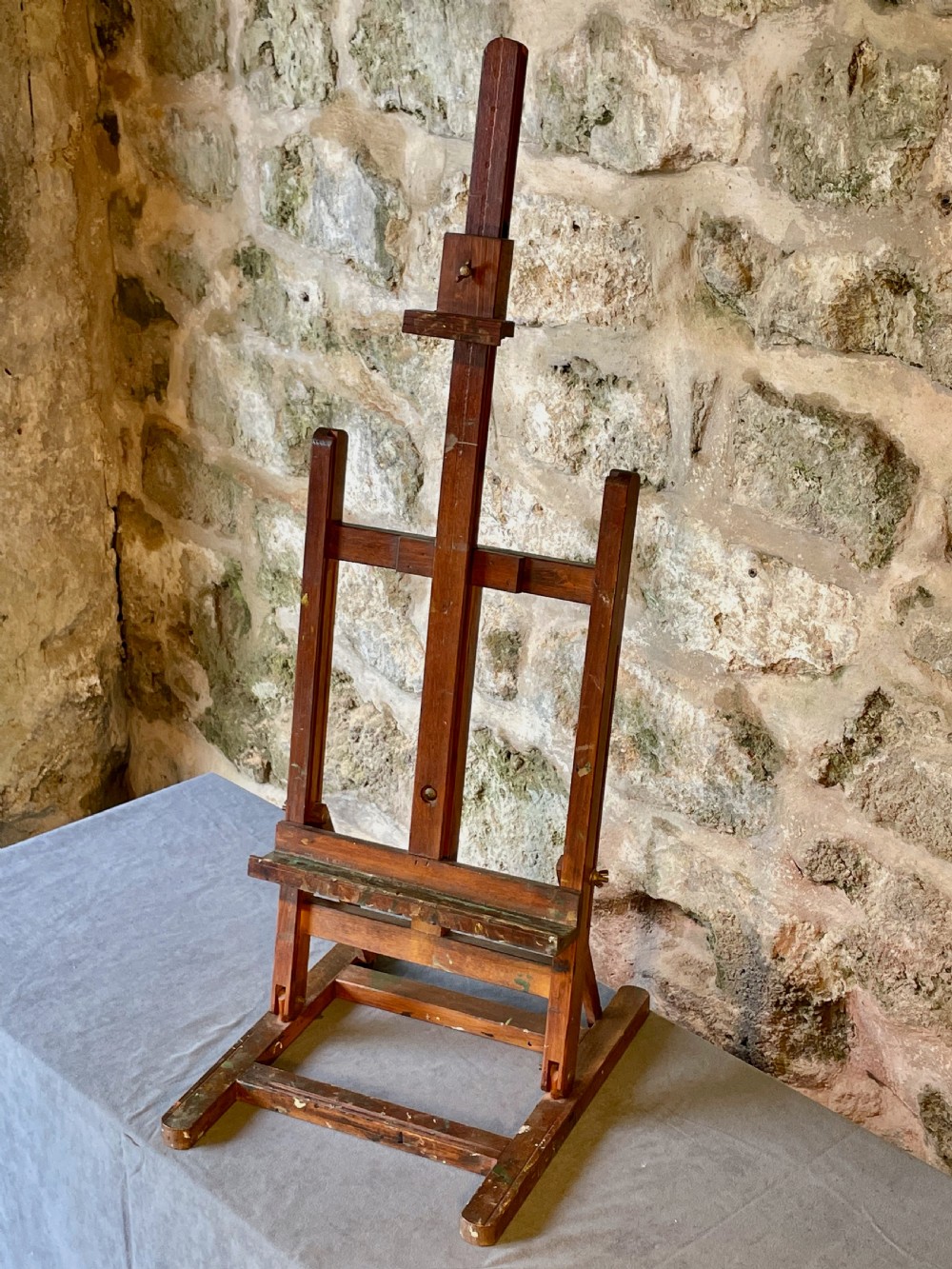 An early twentieth-century wooden tabletop artist easel with an adjustable central mast and wing nut fixings. View VI