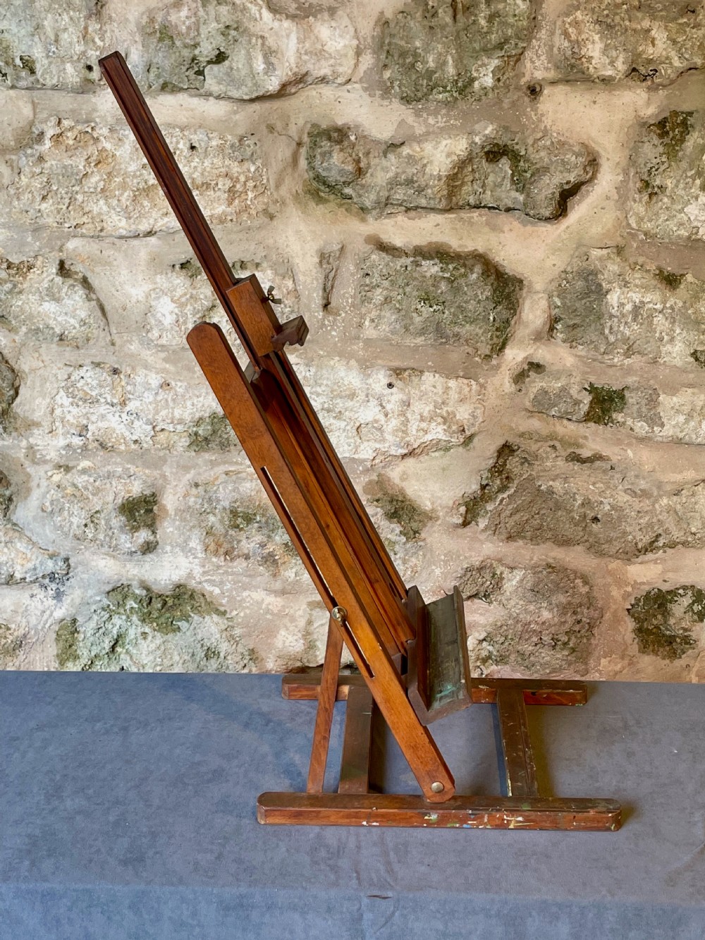 An early twentieth-century wooden tabletop artist easel with an adjustable central mast and wing nut fixings. View X