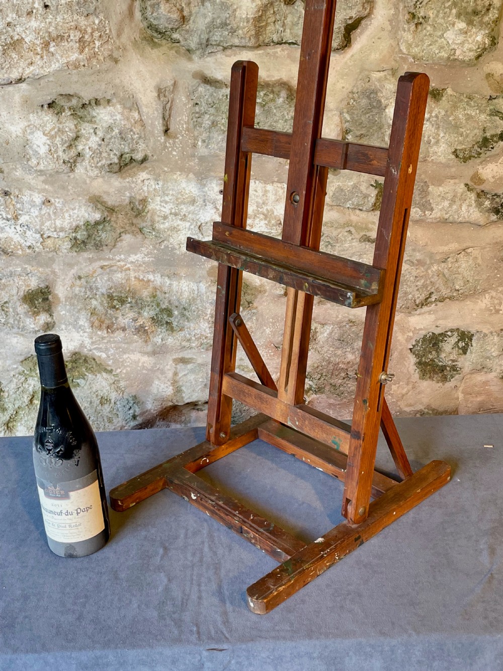 An early twentieth-century wooden tabletop artist easel with an adjustable central mast and wing nut fixings. View XII