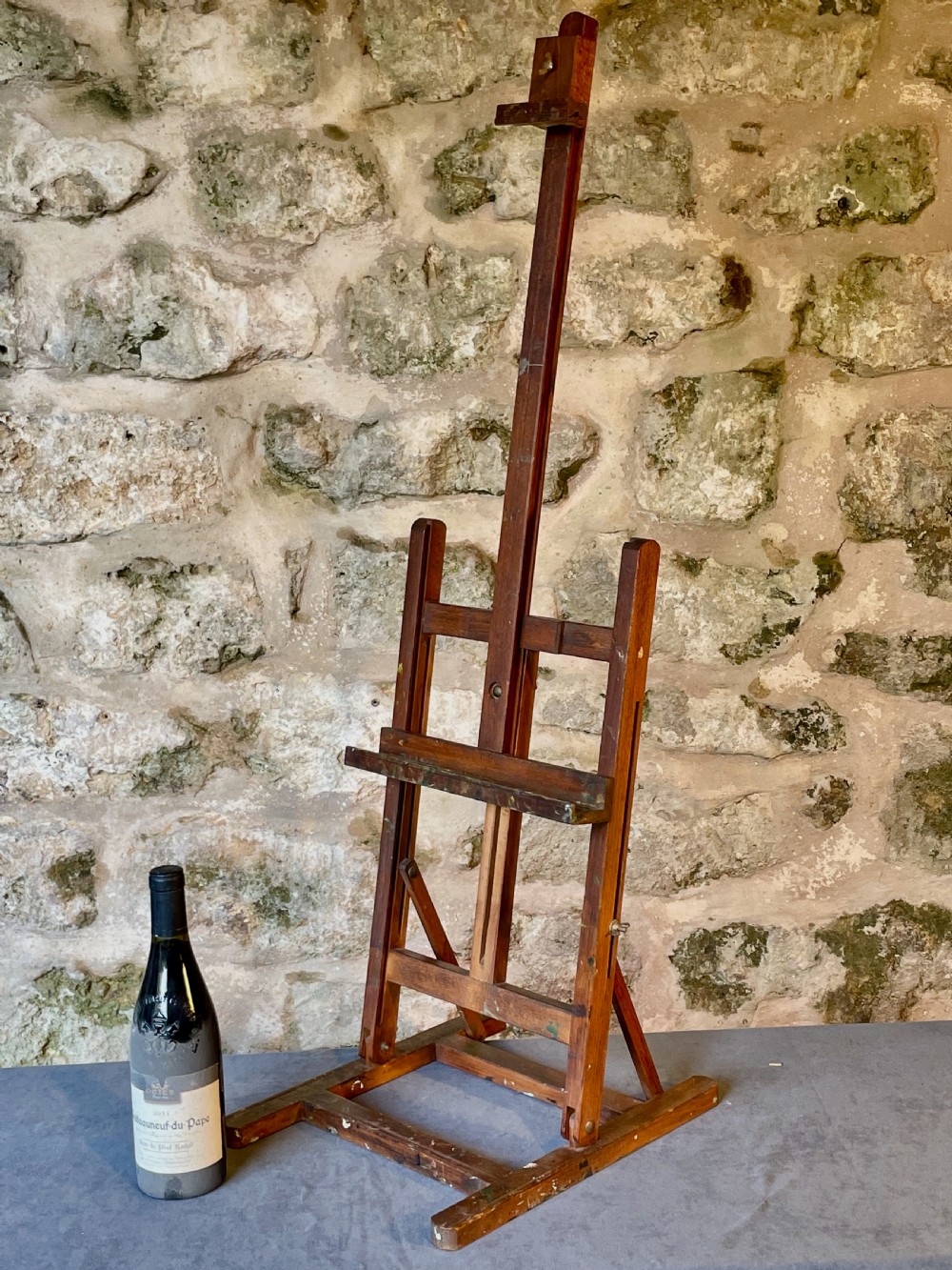An early twentieth-century wooden tabletop artist easel with an adjustable central mast and wing nut fixings. View XIII